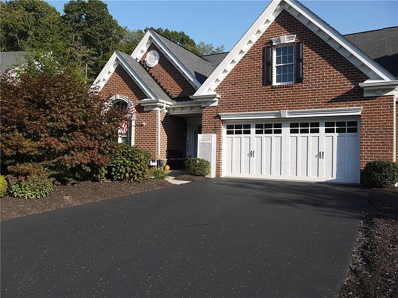 1st image of 122 Brighton Dr