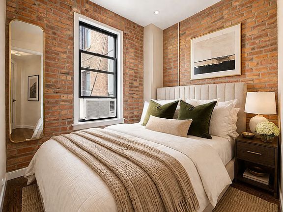 4th image of 140 E 17th St #Penthouse 1a