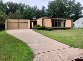 632 Upper Johnson Cir, Saint Peter, MN 56082
