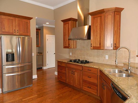 3rd image of 102 Fairway Dr