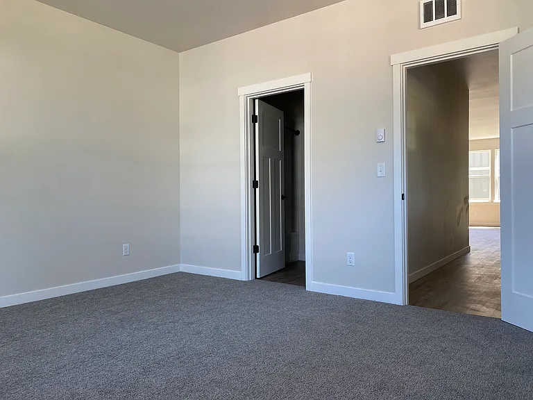 2058 Aaron Dr — Photo 10