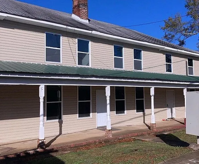 2 bed, 1.0 bath, $565 — Photo 1