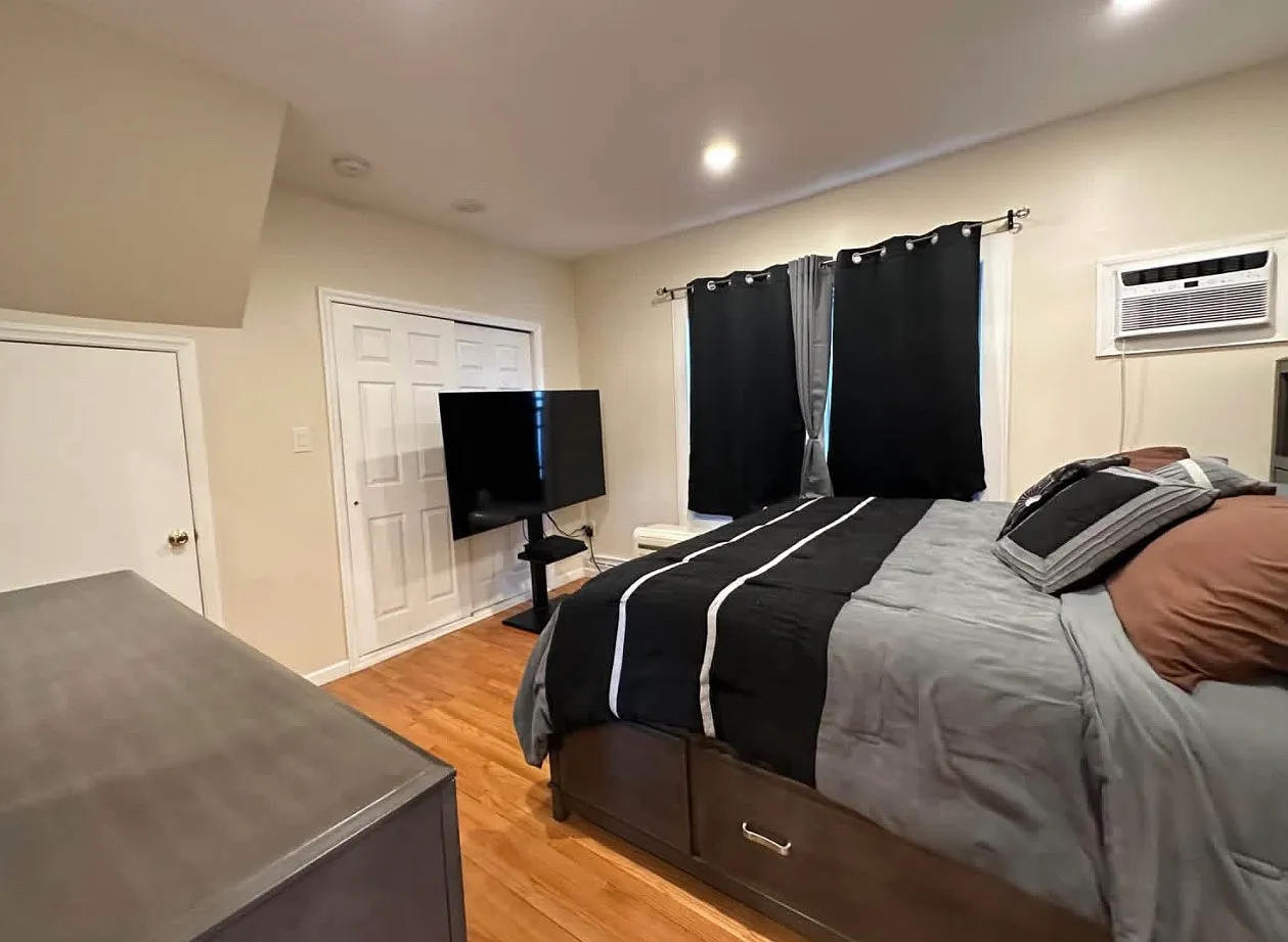 1 bed, 900 sqft, $2,000 — Photo 3