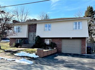 2 Tara Dr, Providence, RI 02904