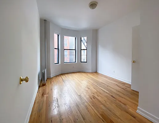 Rented by Kahen Properties | media 1