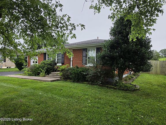 3rd image of 105 Greenhill Dr