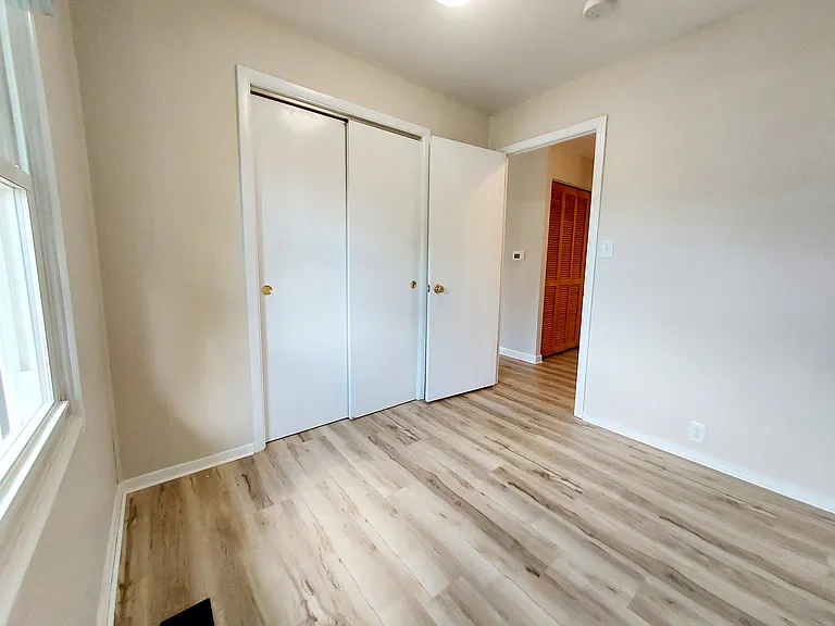 1100 E Sherman St — Photo 7