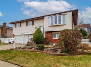 264 Branch Ave, Freeport, NY 11520