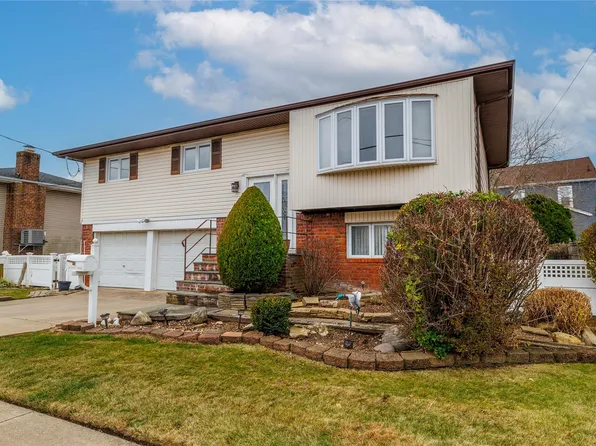 264 Branch Avenue, Freeport, NY 11520