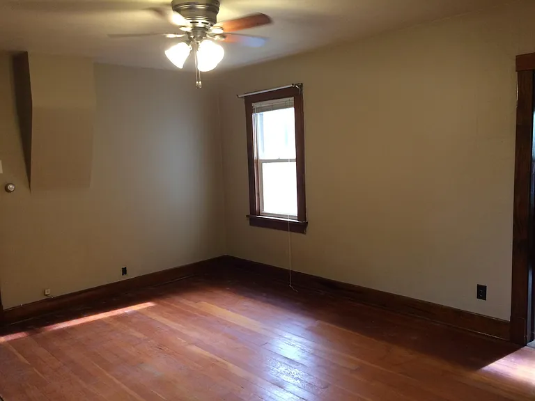 807 E Grand Ave #1 — Photo 3