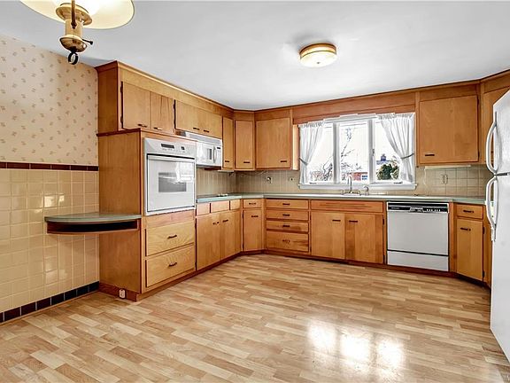 2nd image of 4212 Susan Dr