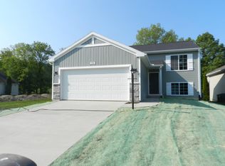 558 Swan River Dr, Benton Harbor, MI 49022