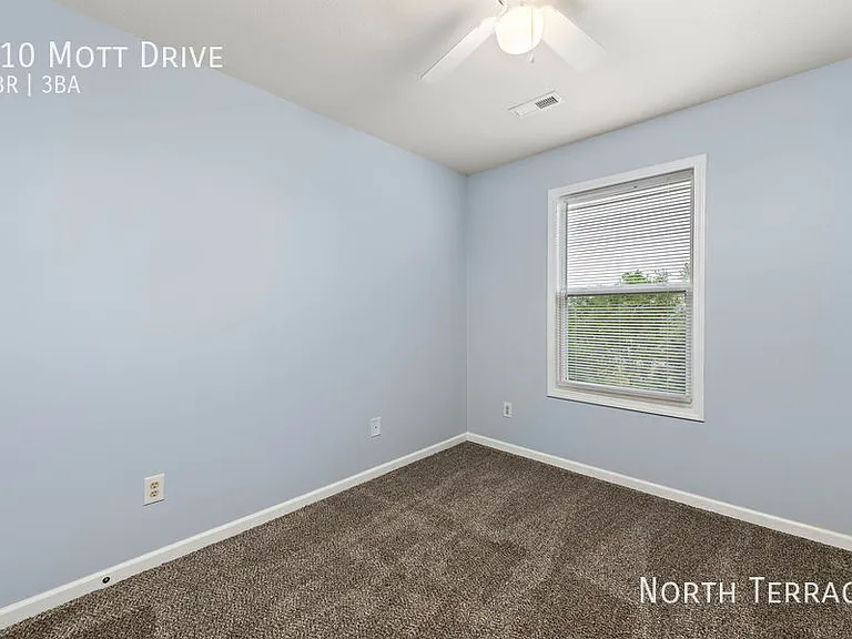 210 Mott Dr — Photo 11