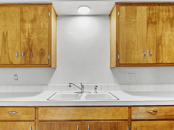 4th image of 204 Spruce St APT 1