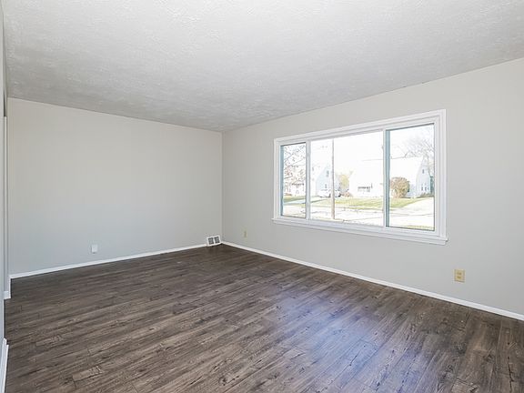 3rd image of 26900 Zeman Ave