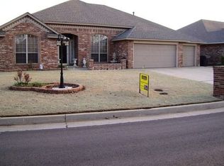 11804 SW 2nd St, Yukon, OK 73099