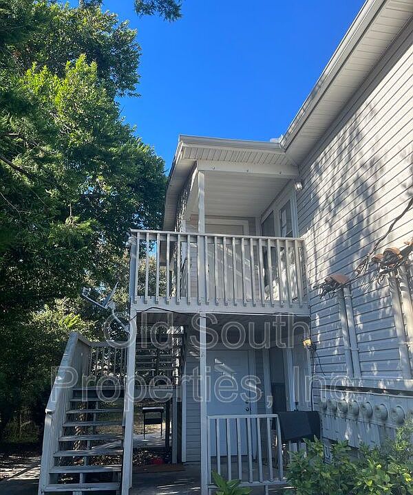 1st image of 3202 Redwood Ln APT B