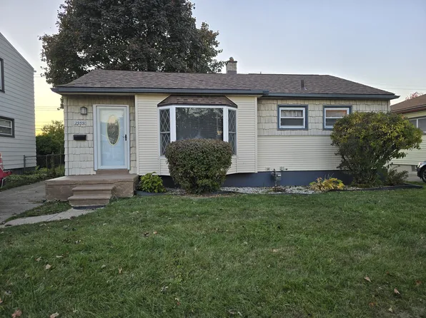 29551 Commonwealth St, Roseville, MI 48066