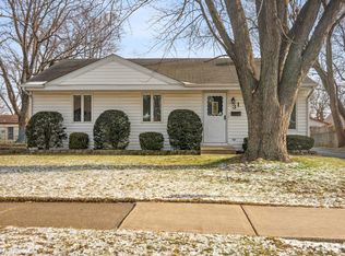 31 Willow Trl, Wheeling, IL 60090