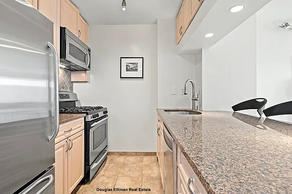 Rented by Douglas Elliman | media 17