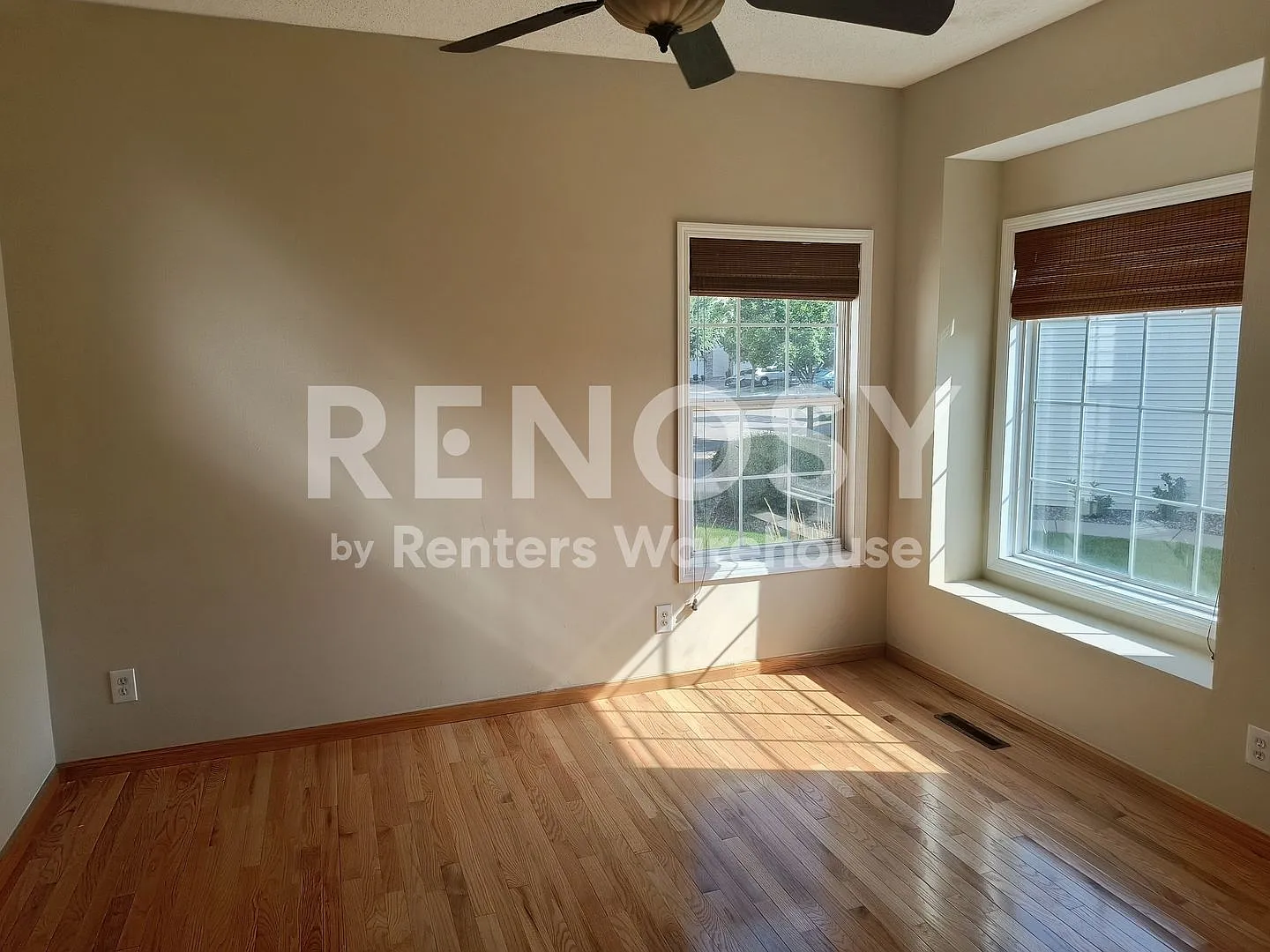 4BD/3.5BA Townhome in Apple Valley Available Now! — Photo 3