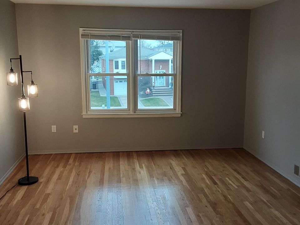 1st image of 987 Westwood Ave #1