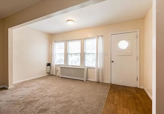 3rd image of 10927 142nd St
