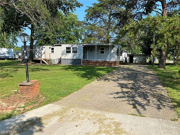 2nd image of 133 Sharon St