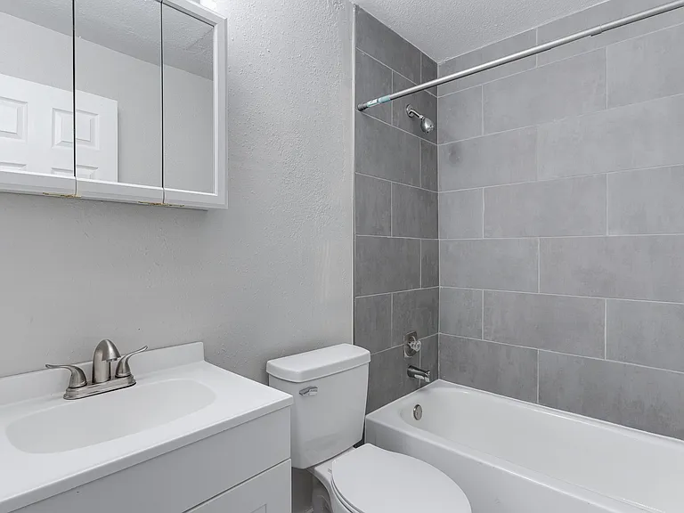 Red Rock Cove Apartments — Photo 22