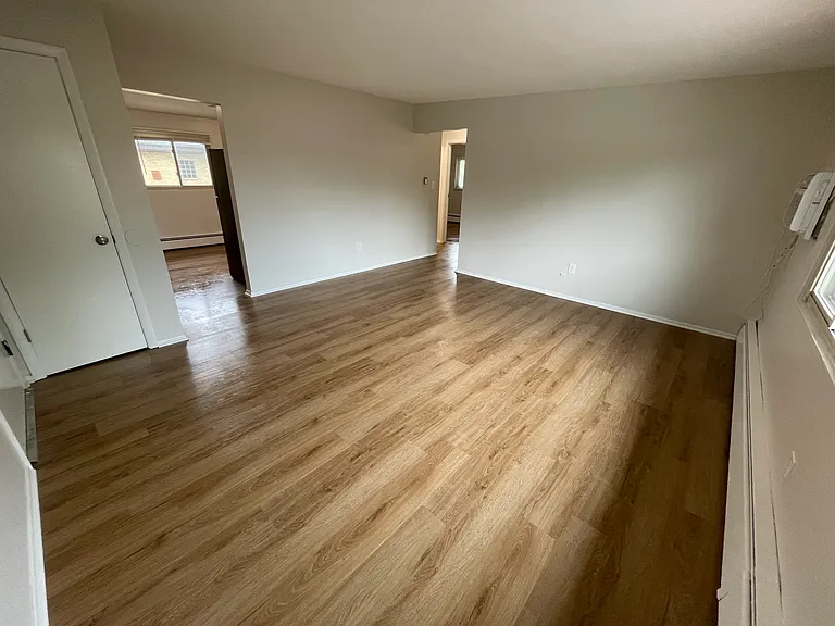 8952 White Oak Ave #4 — Photo 4