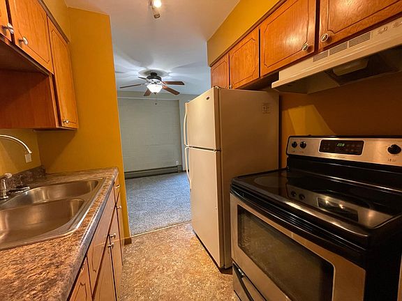 3rd image of 633 Robert St S APT 204