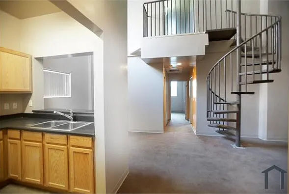 242 S Broadway #103 — Photo 2
