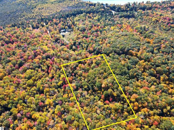 N Manitou Trl #1939965