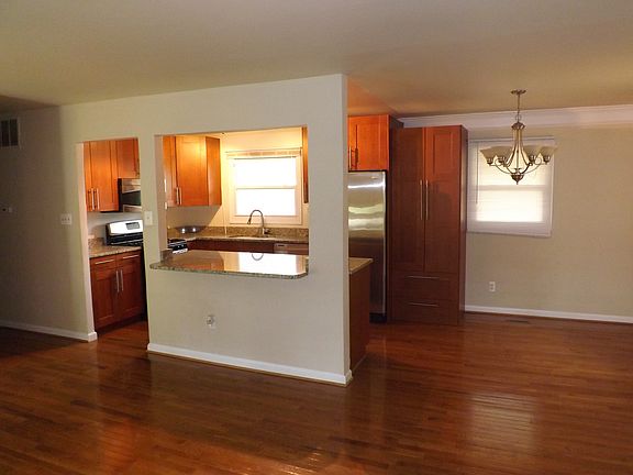 3rd image of 8007 Hammond St