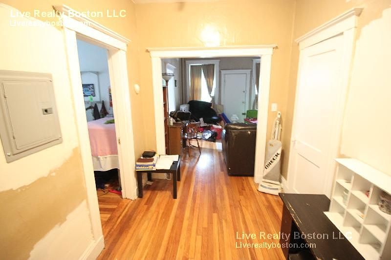 2nd image of 9 Egremont Rd APT 4F