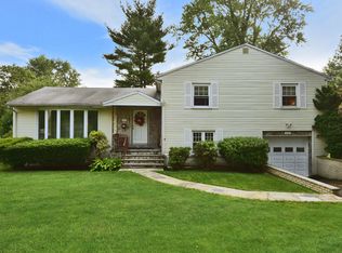 64 Whittington Rd, White Plains, NY 10607