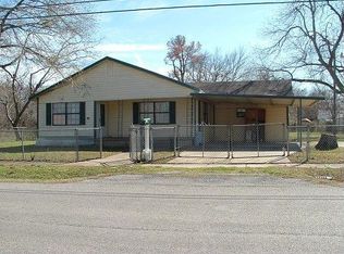 803 S 5th St, Bonham, TX 75418