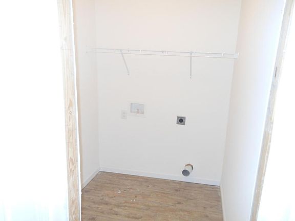 4th image of 527 Marigold Dr