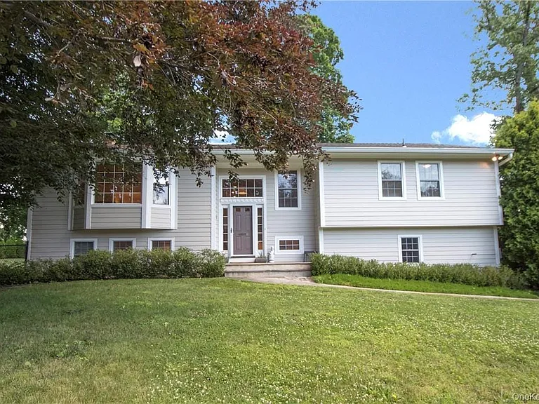 9 Franklin Ave — Photo 35