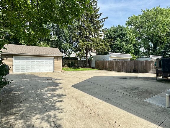 3rd image of 2117 Eldred Ave