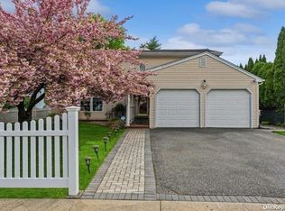 480 Coakley St, East Meadow, NY 11554