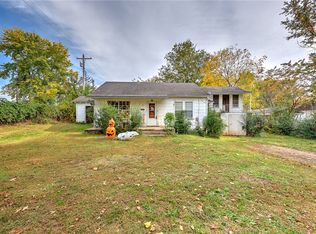 207 Locust St, Huntsville, AR 72740
