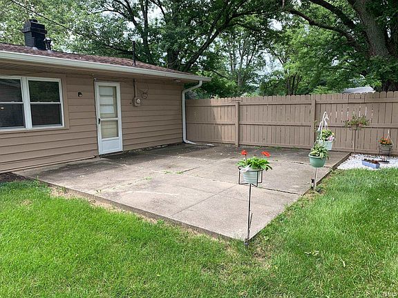 4th image of 1916 W Norwood Dr
