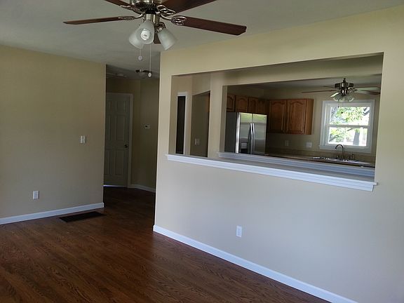 5th image of 1518 Meadow Circle Dr