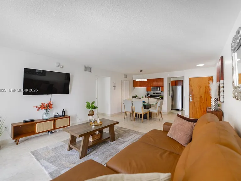 1200 Brickell Bay Dr #2324 — Photo 6