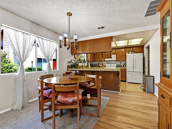 5th image of 2567 El Portal Dr APT A