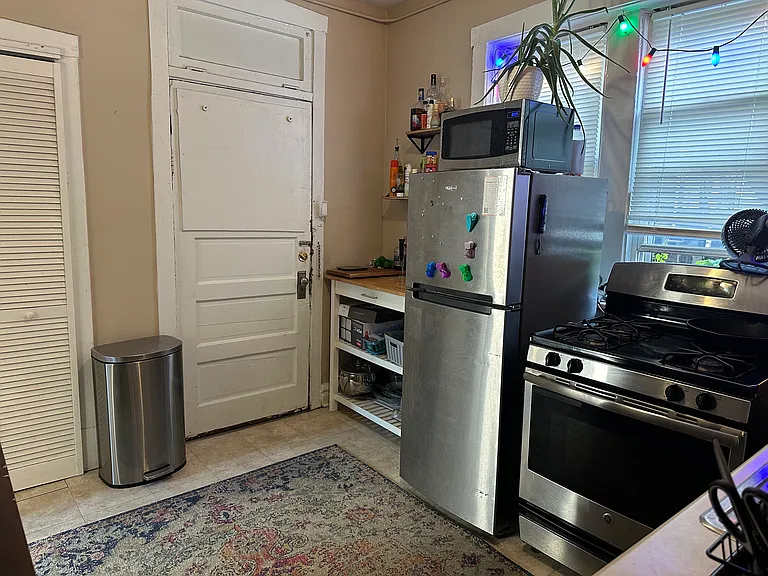 1214 N Wolcott Ave #1R — Photo 6