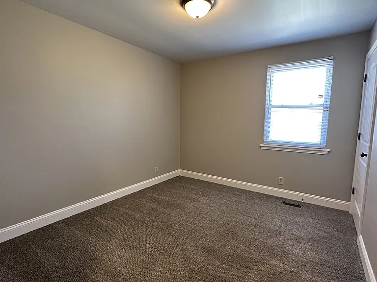 335 Woodale Dr — Photo 16