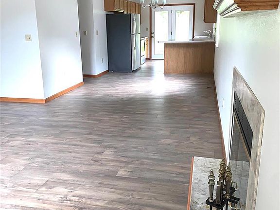 4th image of 117 Twin Oaks Dr