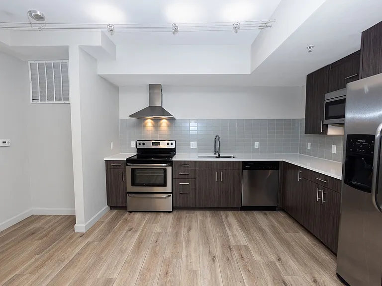 E14 Apartments — Photo 21